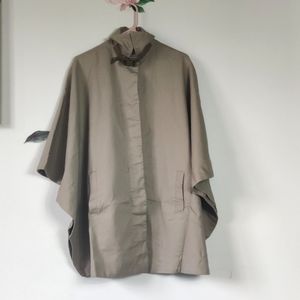 🎉RARE BB Dakota Khaki Button Neck, Hidden Front Button Poncho/Cape